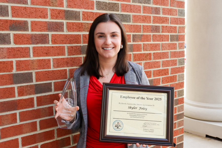 Image of Skyler Foley holding her Employee of the Year certificate.