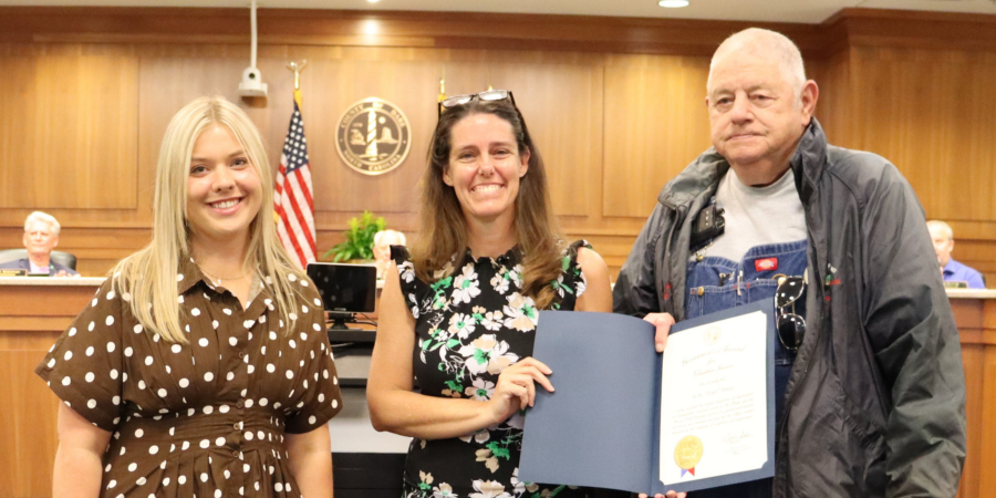 Image of RD Pops Price accepting the award from Shannon Glasser and Grace Price.