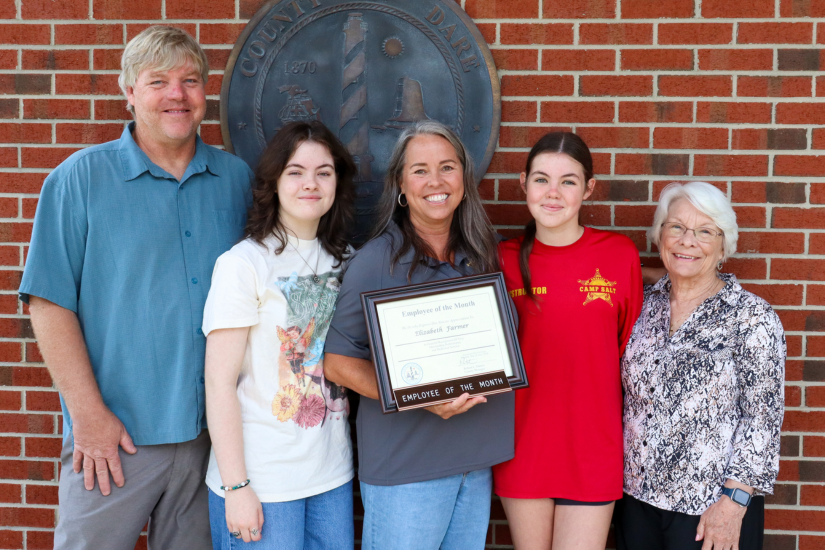 Elizabeth Farmer stands with her family members who attended the presentation.