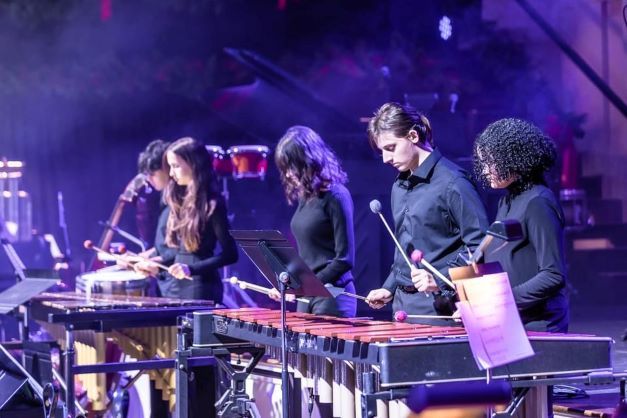 JBHS Drumline Perform in Christmas 