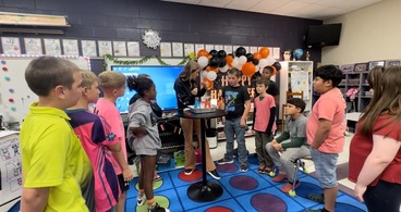 Walker's Wacky Lab - Photo 2