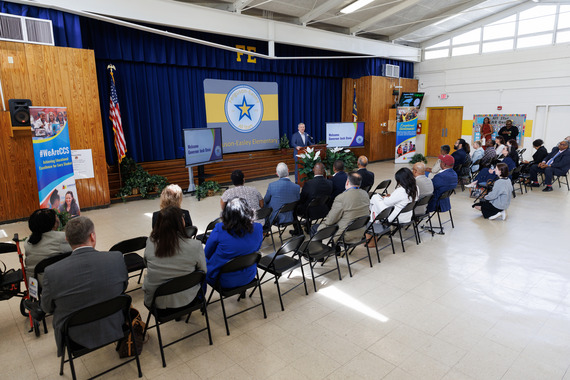 The Governor speaks to the audience.