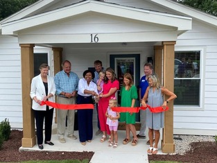 Edward Jones RIbbon Cutting