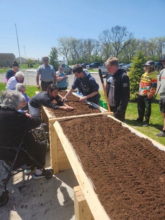 NG gardening with friends