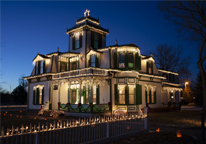 Buffalo Bill's mansion decorated with Christmas lights