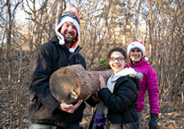 Family carrying the yule log