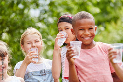 kids drinking water