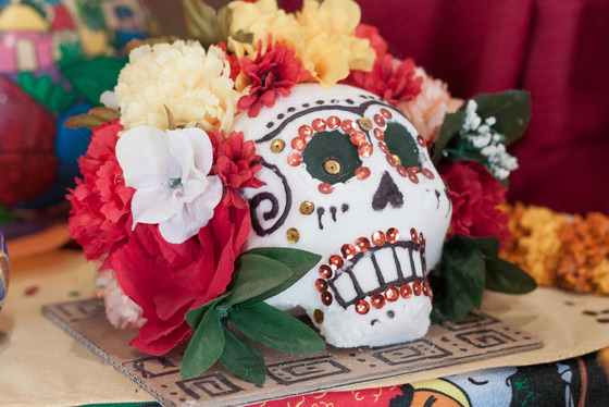 Image of a day of the dead exhibit with a skull and flowers.
