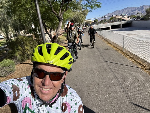 MPT Scott Black en bibicleta