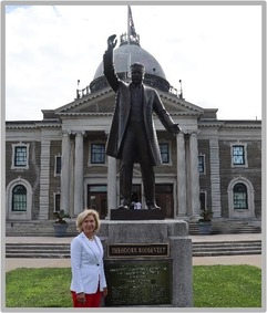 EP & TR statue photo