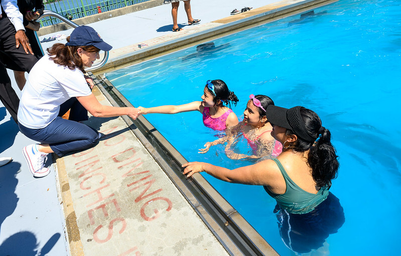 GovernorHochul_GetOfflineGetOutsideAnnouncement_RobertoClemente