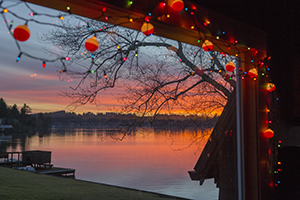 Holiday bobber garland scene