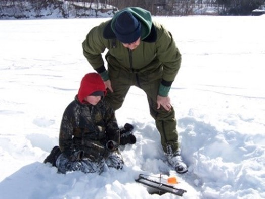 people ice fishing
