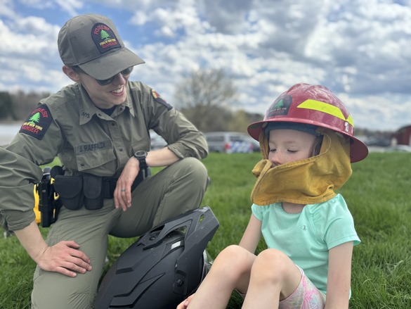 Ranger Raffaldi-Smith talks to student about fire gear
