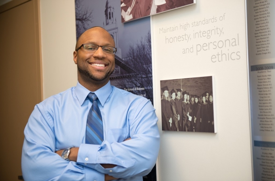 Headshot of Aaron Hines