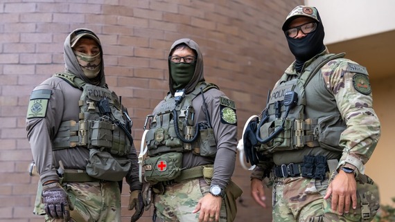 Federal agents in camouflage wearing face coverings