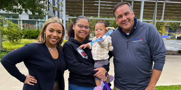 Mayor Ginther poses with 2 women holding a baby girl.
