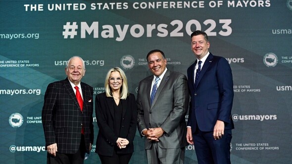 Mayor Ginther poses with fellow leaders at US Conference of Mayors