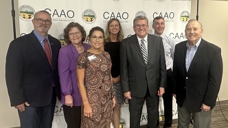 Auditor Stinziano speaks with a crowd at a Community Connects event. 