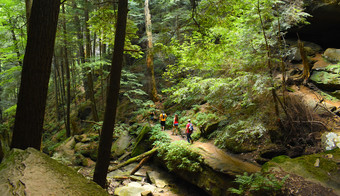 picture of hikers in Ohio park