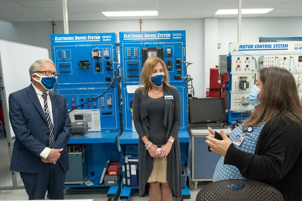 Governor DeWine visits Manufacturing Facility at Clark State