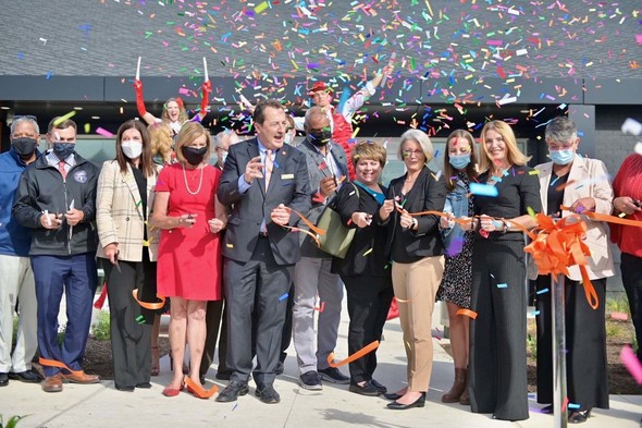 First Lady DeWine helps cut the ribbon for Metropolitan Library's new Hilltop Branch.