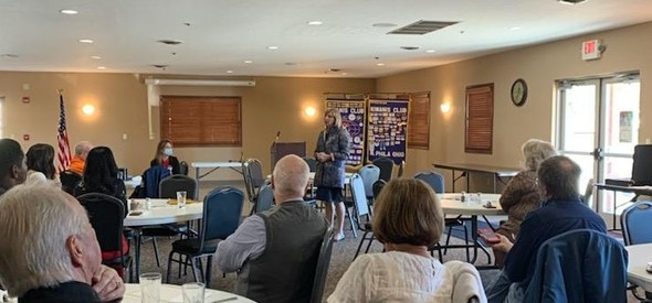 First Lady DeWine speaking at the Kiwanis Club meeting.