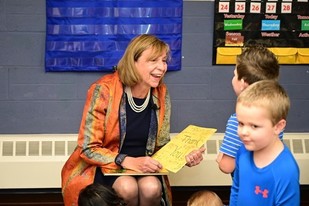 First Lady Fran DeWine reads to children during her stop for the Ohio Governor's Imagination Library.