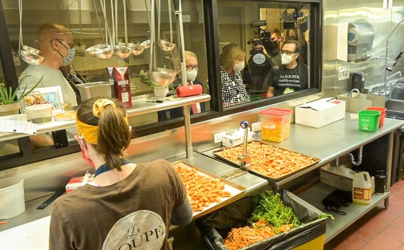 Governor DeWine watches how the kitchen process works at La Soupe.