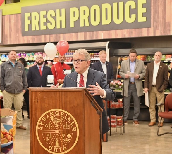 Governor DeWine speaks at the grand opening of Groceryland, Springfield's new grocery store.