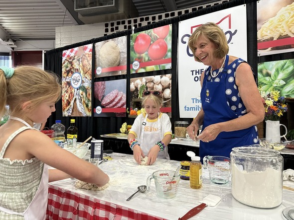 First Lady DeWine cooks pizza with kids at Ohio State Fair 