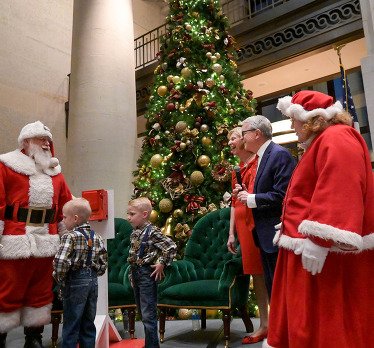 Gov DeWine lights Christmas Tree at Statehouse 