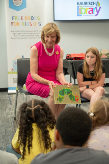 First Lady DeWine reading to kids at the Kaubisch Memorial Public Library