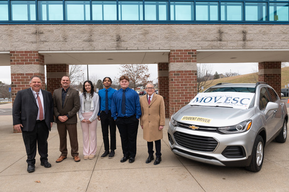 Photo of Governor DeWine in Zanesville with driver training students and staff