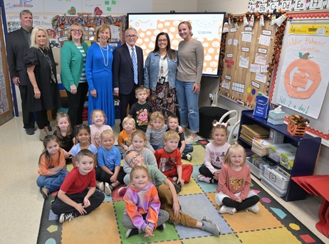 Governor and First Lady DeWine posing with Fayetteville-Perry Elementary School students and staff.