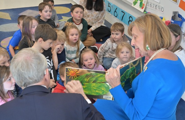 Governor and First Lady DeWine reading to students.