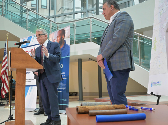 Image of Mike DeWine speaking at podium with Mayor Andrew Ginther beside him. 