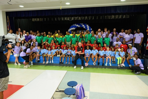 Lt. Governor Tressel and students from the Advantage Cleveland: Tennis & Education summer camp.