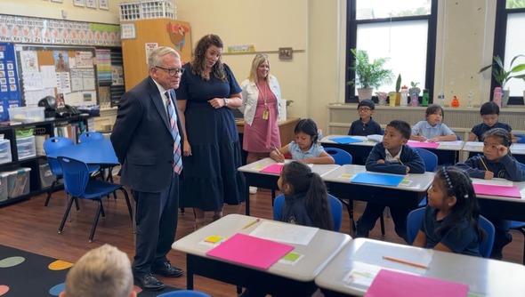 Governor DeWine speaks with children about H2Ohio at Holy Family School in Cincinnati on Sept. 30, 2026.