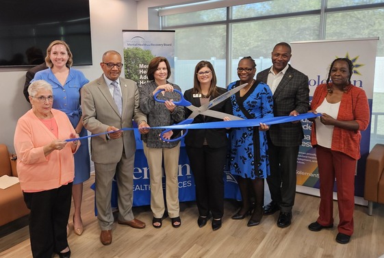 Trumbull County Crisis ribbon cutting