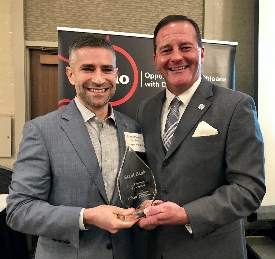 Photo of Jeremy Shapira of Giant Eagle accepting an EPI Award from Director Miller