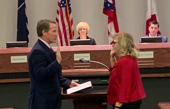 Lt. Governor Husted administering the oath of office