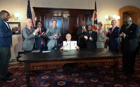 Governor DeWine signing EO 2021-10D