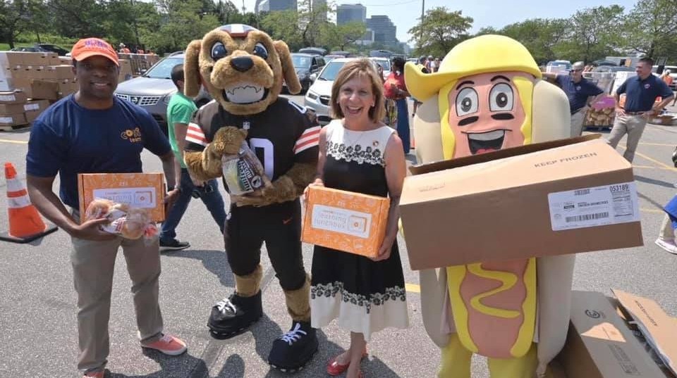 First Lady DeWine at COSI's Learning Lunchbox Giveaway Event