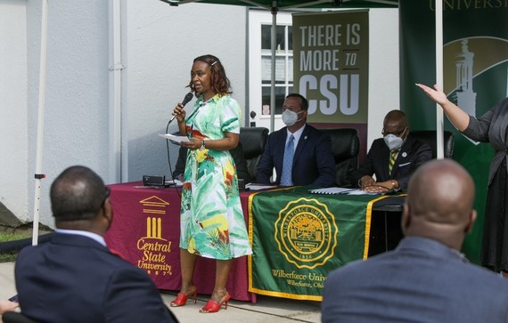 Photo of C2C counselor Taleisa Jones speaking to audience at C2C event