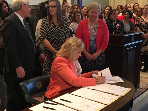 4-26-18 Gov. Fallin Signs Criminal Justice Bills