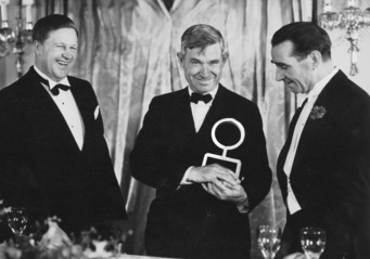 Will Rogers accepting his Oscar, the award has been replaced with a Dog Iron award