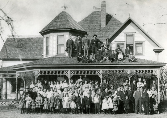 The Glidewell House in 1908, taken of the Helena Baptist Church members standing in front, or seated on the roof.