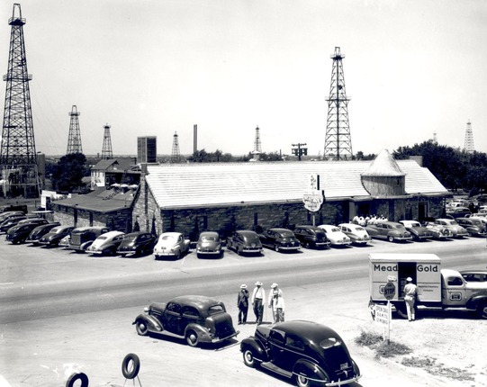 Cars parked at Beverly's Chicken in the Rough Restaurant in Oklahoma City, c. 1930