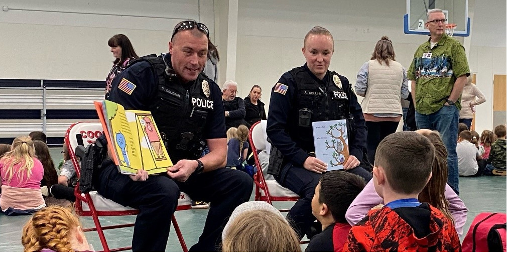 Officer Reads at SWOCC